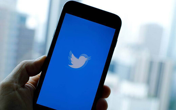 Twitter, DM Sabitleme Özelliğini Ücretsiz Hale Getirdi